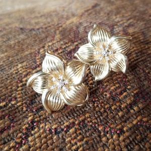 14kt yellow gold and diamond earrings